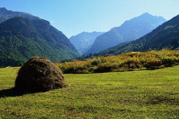 Georgian haybale