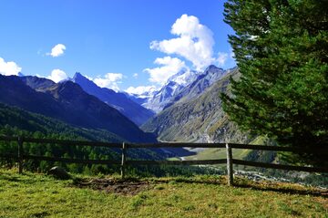 Haute route fence view