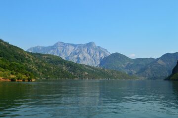 Komani lake